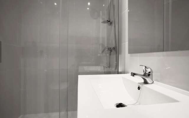 The Best Location, 8pax, 3BD & 2Bth, Reina Sofia II