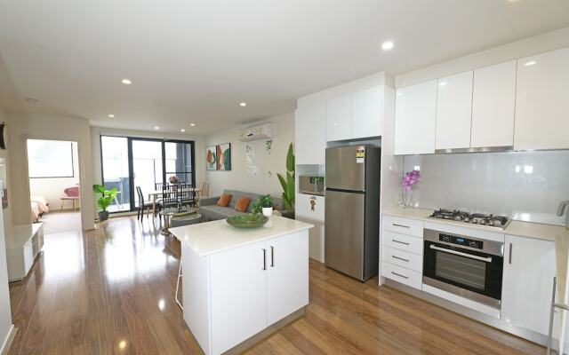 Preston Spacious 2-BRM Apt. Free-Parking