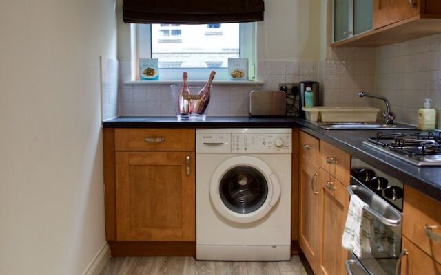 1 Bedroom Apartment With Private Patio Sleeps 3