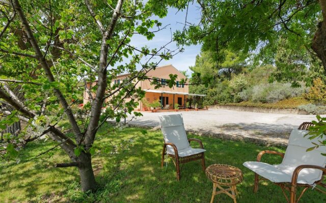 Delightful Villa in Varano with Fireplace