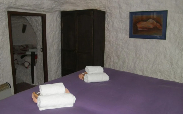 Cueva El Guindas