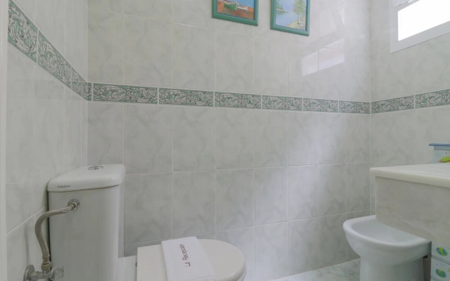 Nogalera 2 Bedroom Retro Apartment