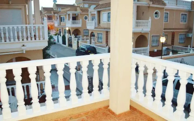 HomeRez - Holiday Home Calle Ortosa