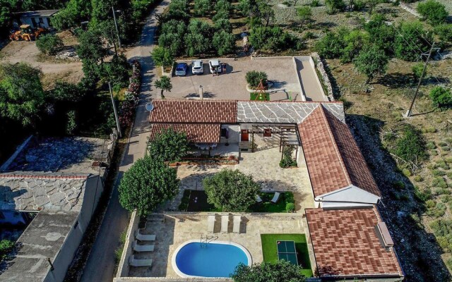 Awesome Home in Lisicic With 3 Bedrooms, Wifi and Sauna