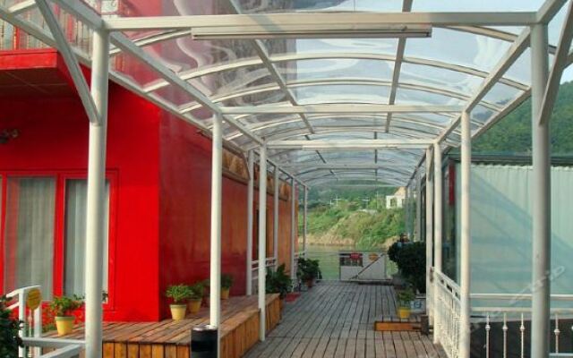 Lakeview Houseboat Hotel & Resort