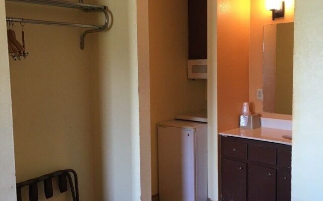 Regency Inn & Suites