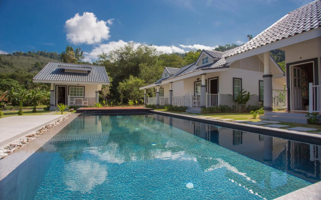 Suksompong Resort