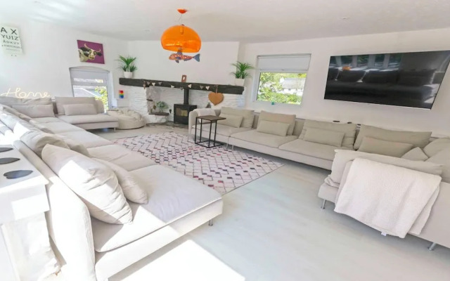 Shippenrill Croyde 6 Bedrooms, Sleeps 14, Hot Tub