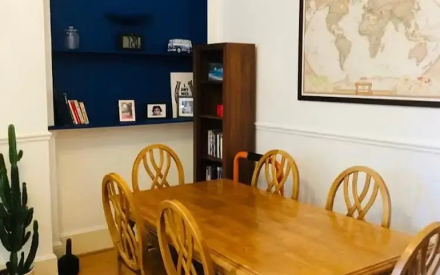 Luxury, Spacious London Apartment on Mattock Lane