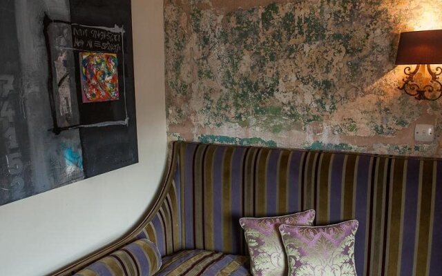 Rough Luxe Hotel