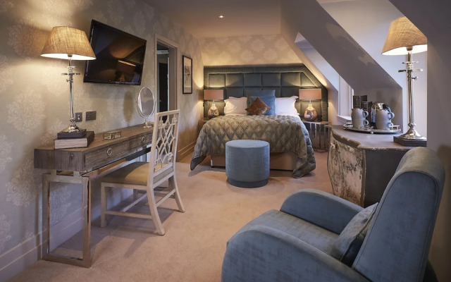 Cairn Lodge