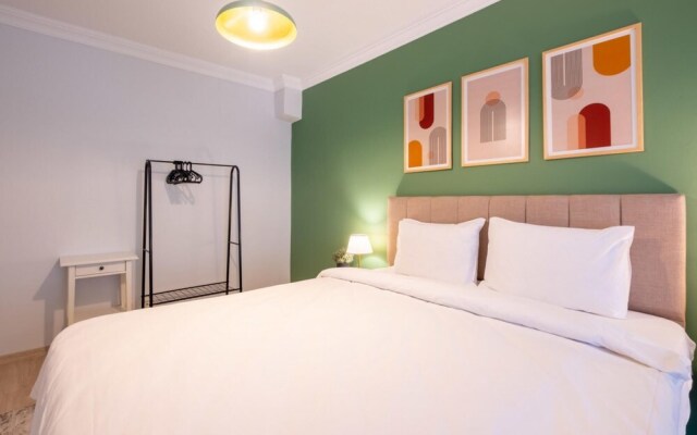 Home With Private Garden Close to Osmanbey Metro