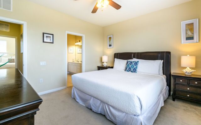 Spacious Vista Cay Townhome Newly Furnished!
