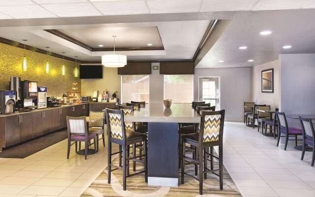 La Quinta Inn & Suites by Wyndham Tampa Bay Area-Tampa South