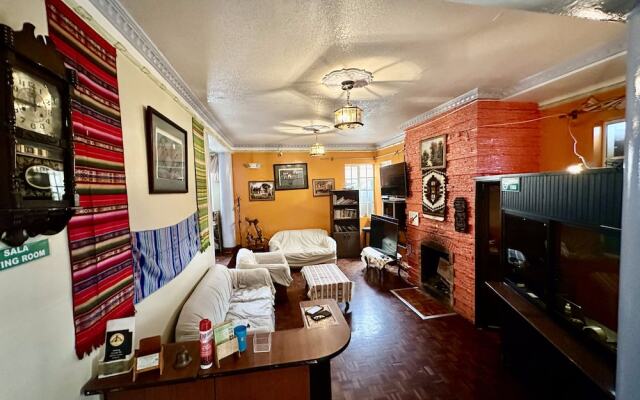 Hostal Taxo Yura