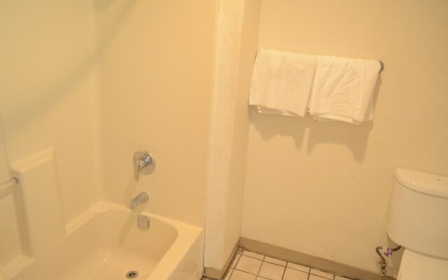 C & M Motel