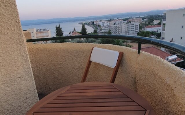 Lefkadi Apartments by the sea