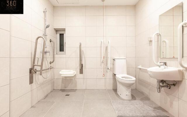 Lovely vacation, Private entrance Home with WIFI by 360 Estates