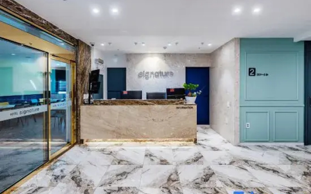 Hotel signature