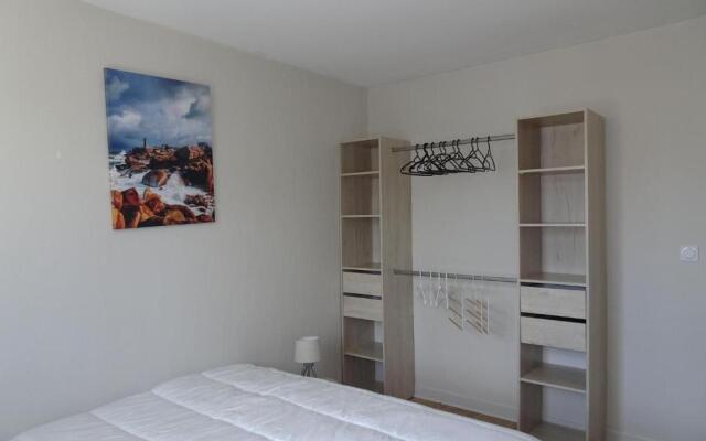 Comfortable Bungalow, Pink Granite Coast