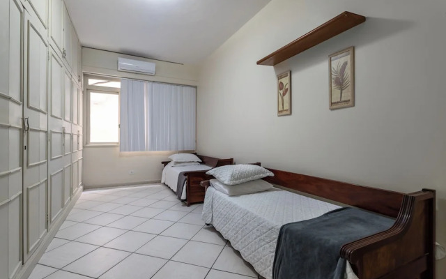 2min da Praia de Copacabana - A303