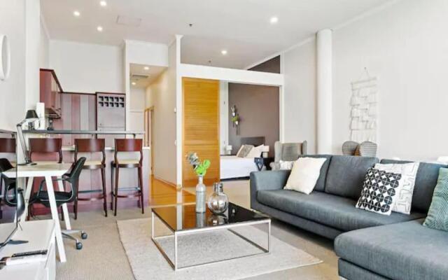 Relaxing Sea Wharf View Apartment