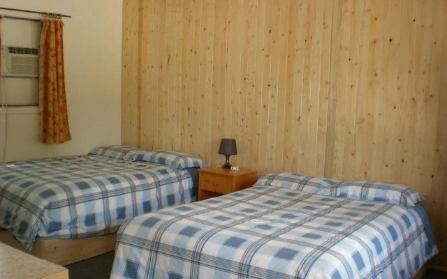 Dwight Riverside Inn