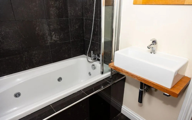 Alexander Apartments Baltic Court