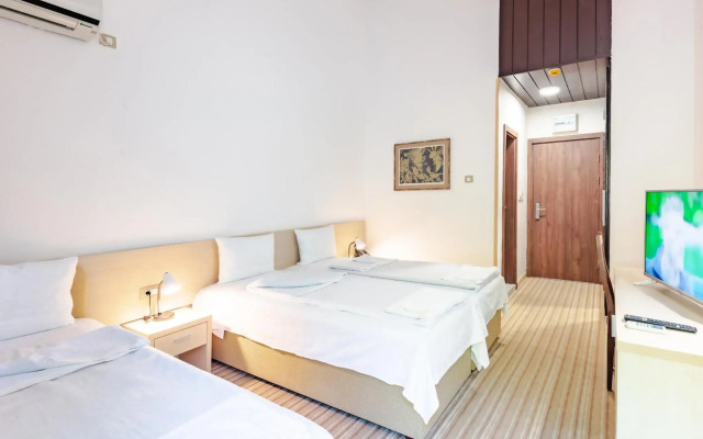 Hotel Pela