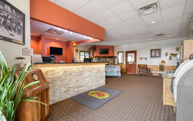 Super 8 by Wyndham Eveleth