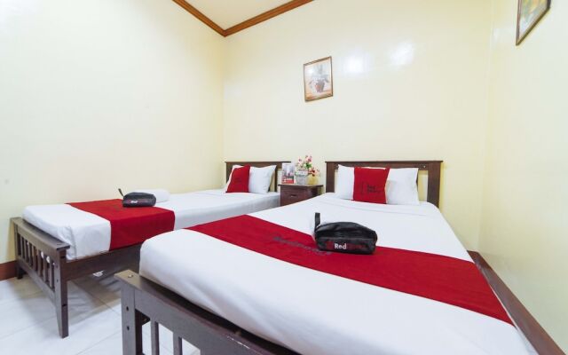 RedDoorz near Golden Sarok Shrine