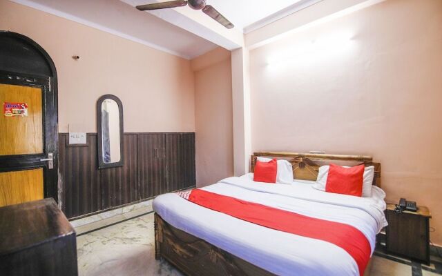 OYO 24753 Hotel Preet