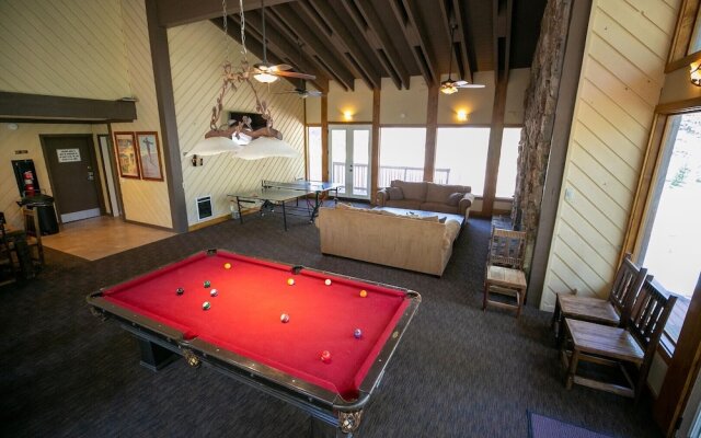 Spacious Snowbird Condo Unit Slopeside In Quiet Canyon Neighborhood