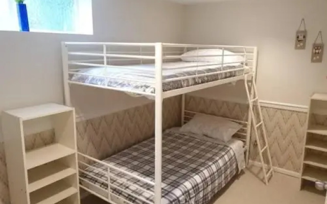 Happy, Cozy, Fun, Loving suite in West Vancouver