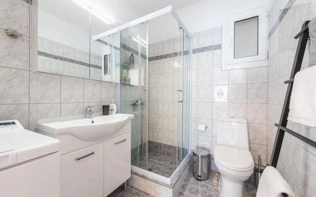 2 stops to Acropolis - Free Cancellation - Terrace