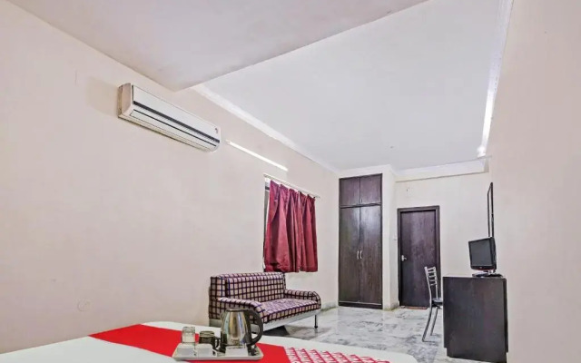 OYO 90738 Safari Residency