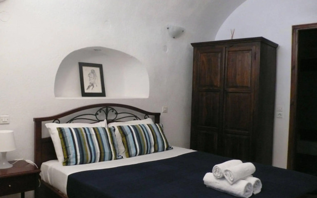 Iridanos Cave House