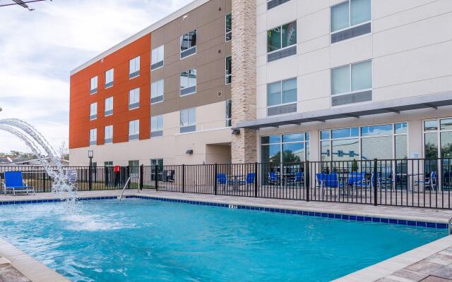 Holiday Inn Express & Suites Tampa East - Ybor City, an IHG Hotel