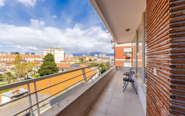 Spacious City-view Apartment Overlooking Shkod r