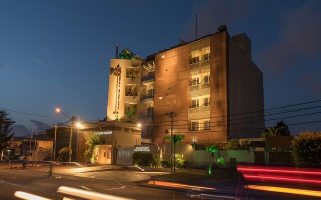 Roots Hotel Apartments Abidjan