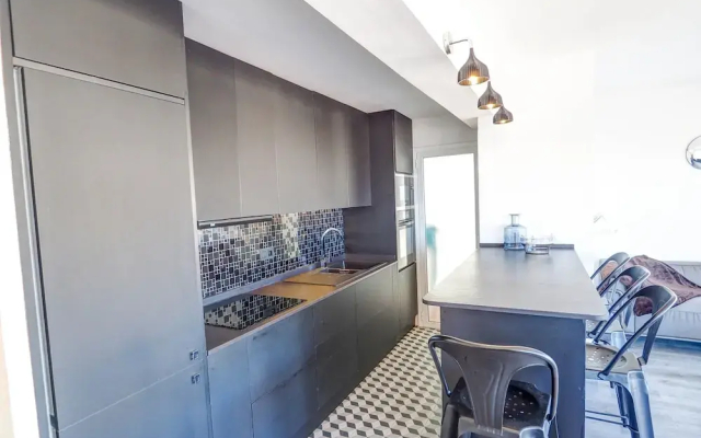 Chic Sea View Apartment