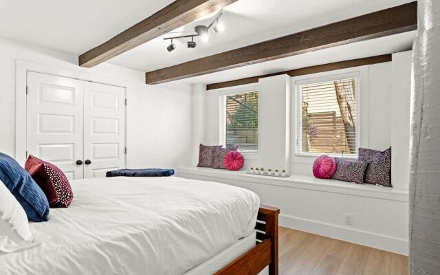 Style & Serenity - Steps Away From South Congress