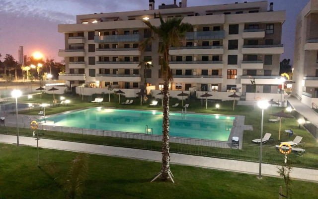 Playa Los Álamos, descanso y ocio en Torremolinos