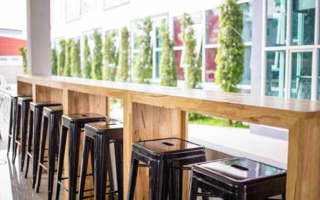 The Zell Budget Hotel Buriam