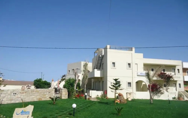 Spacious Family Apartment With Sea View And Swimming Pool