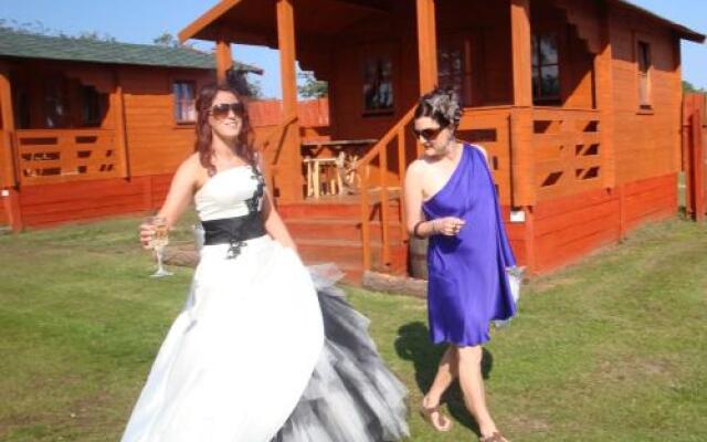 Pinewood Park-Tipis Hot Tubs And Lodges