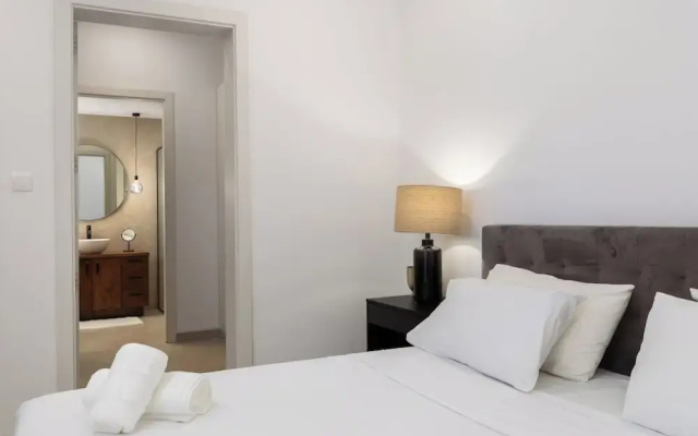Stylish 1BR APT with Terrace