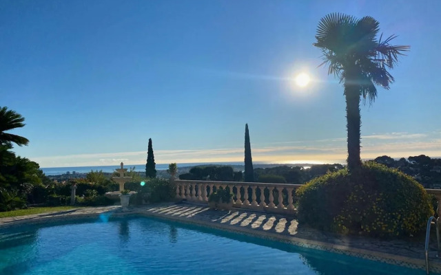 Villa Near Cannes With Pool and Views