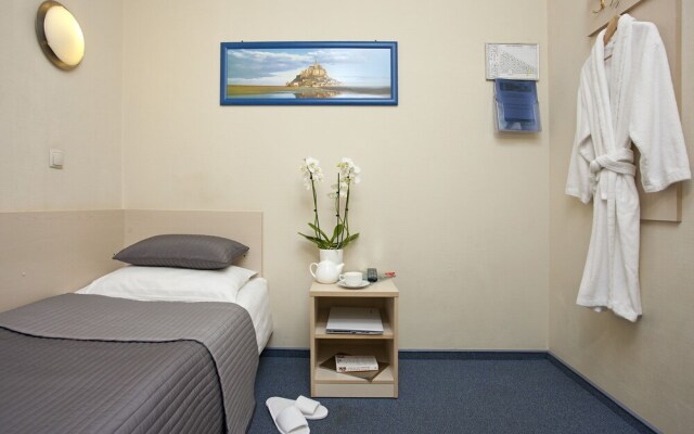 Comfort Hotel Air Express (Free Zone)