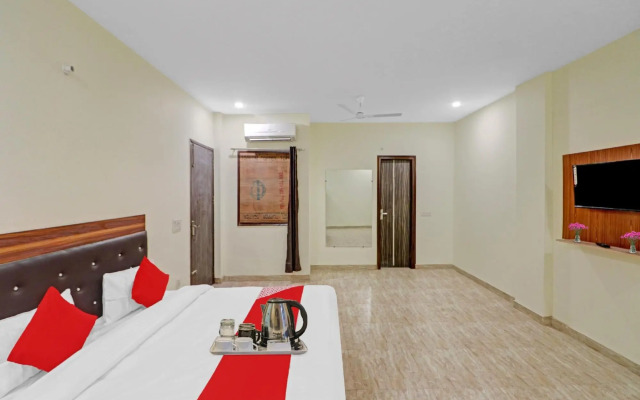 OYO 87988 Hotel Happy Moments